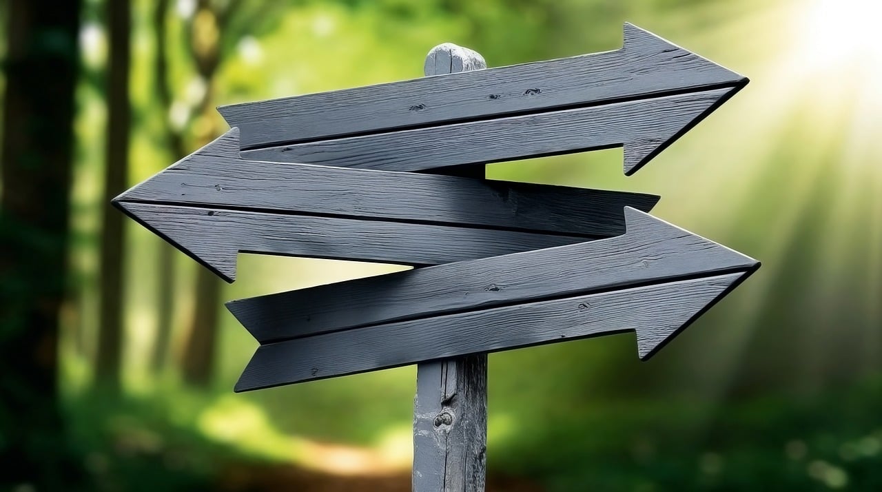 signpost- geralt-pixabay